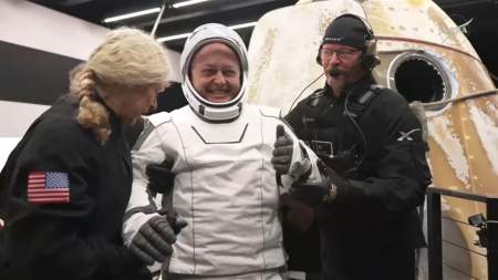 Sick astronaut returns to Earth with crew in NASA’s 1st medical ...