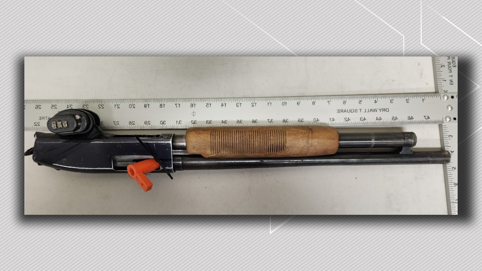 Прозорецът на спящ мъж е прострелян по време на кражба на кола, 2-ма арестувани след преследване от RCMP