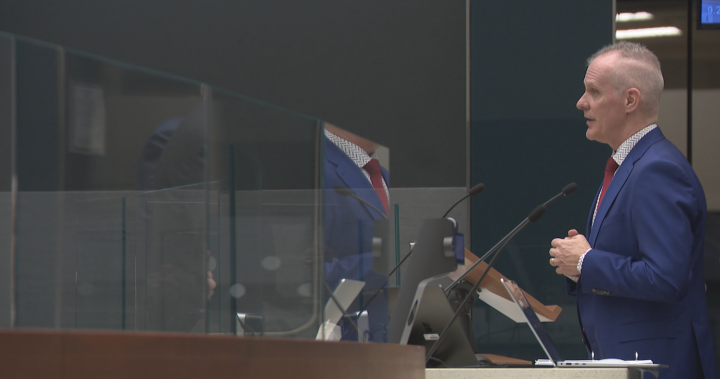 CAO на град Калгари остава на поста си след дълъг дебат при закрити врати