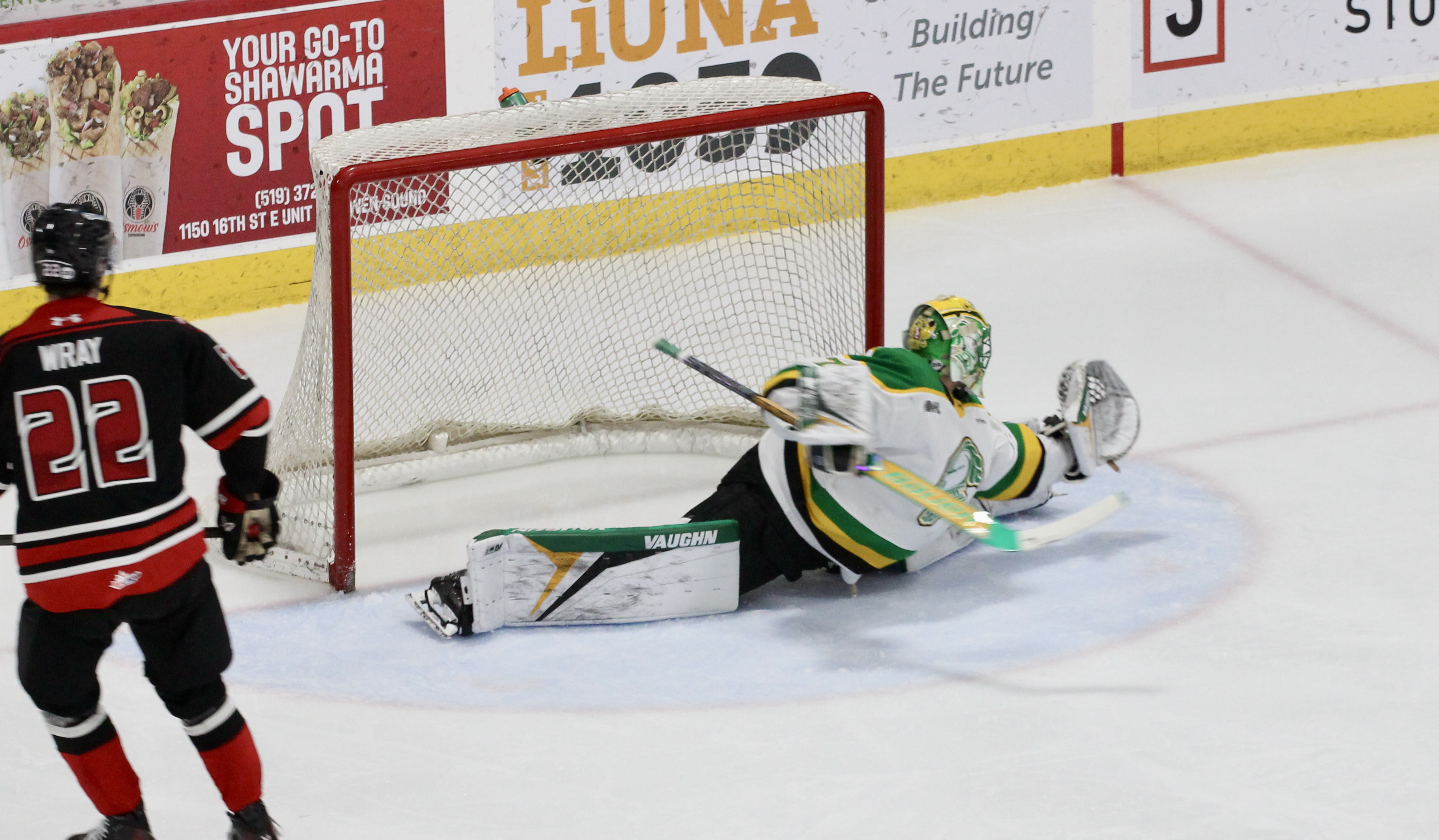 Лондон Найтс печелят трета поредна победа след гол на Хоукинс в третия период