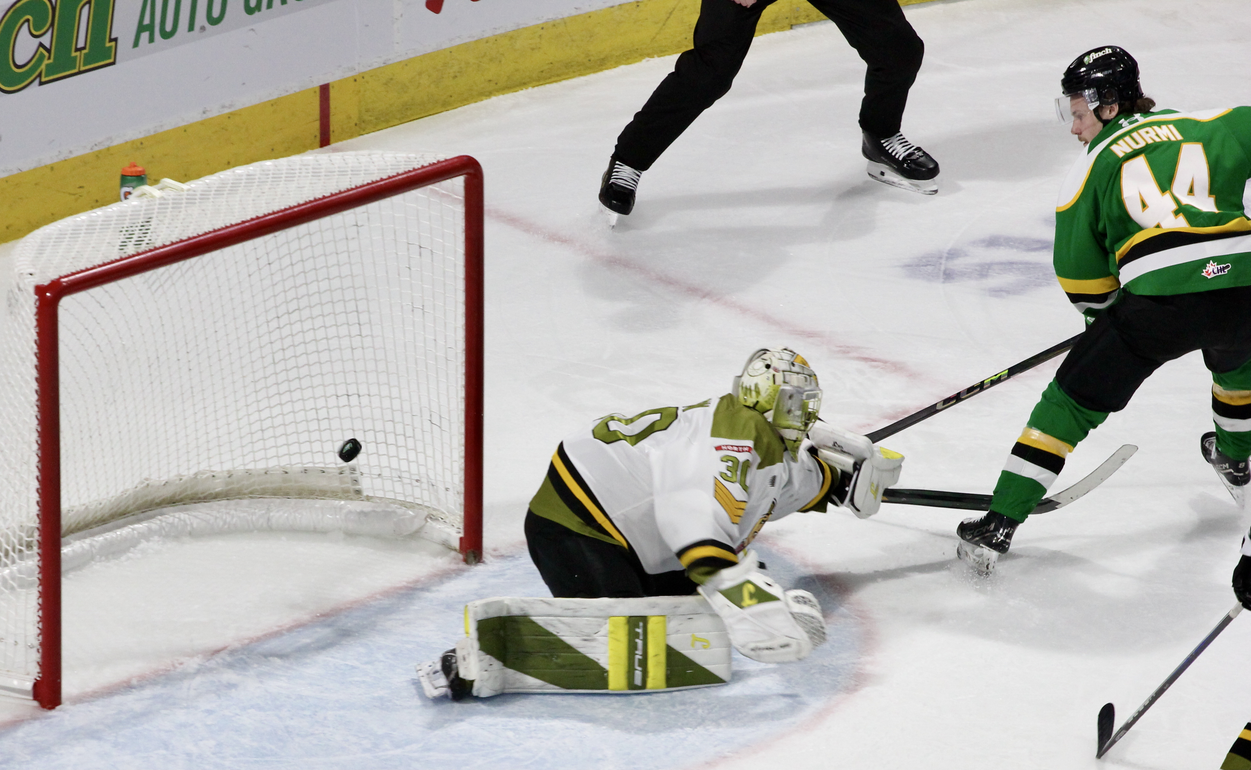 North Bay edges London Knights 3 - 2 in a shootout - London