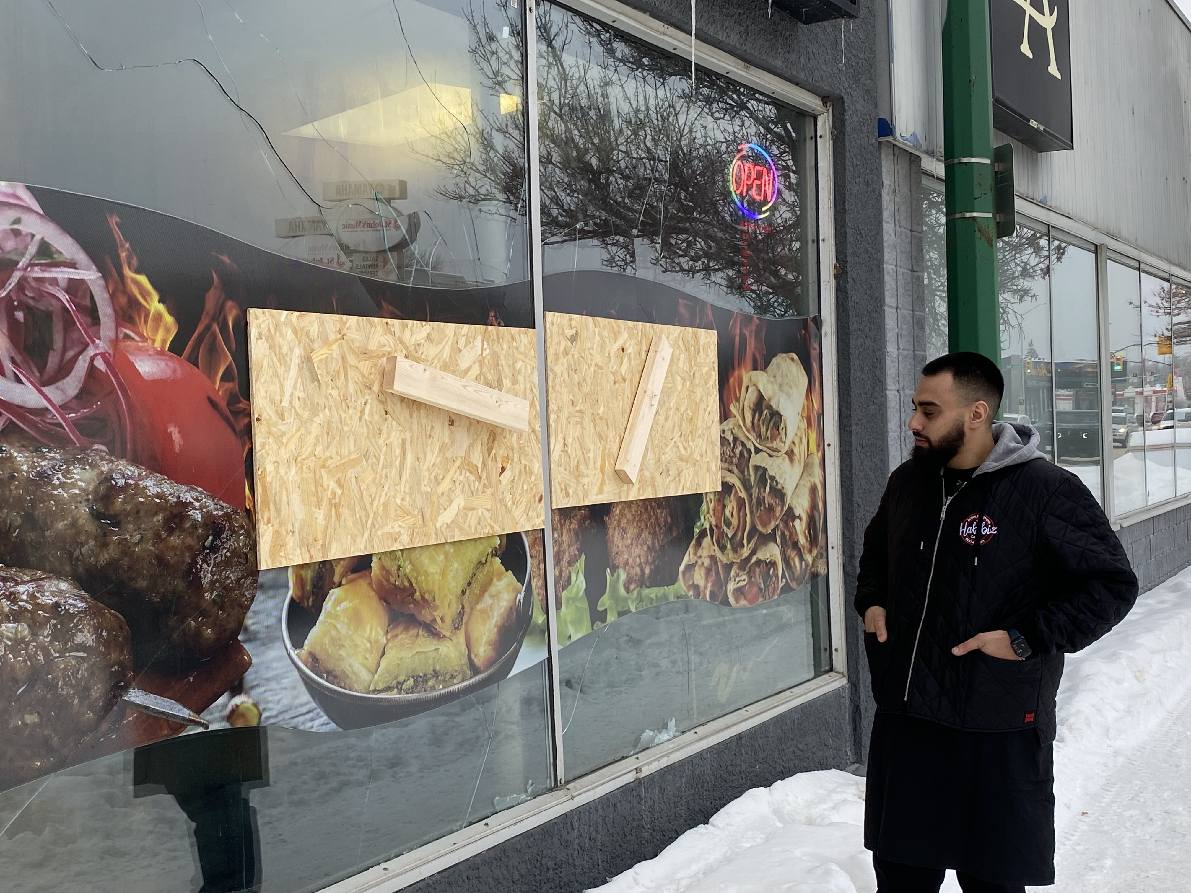 През последните пет години Али Зейд притежава Habibiz Cafe на