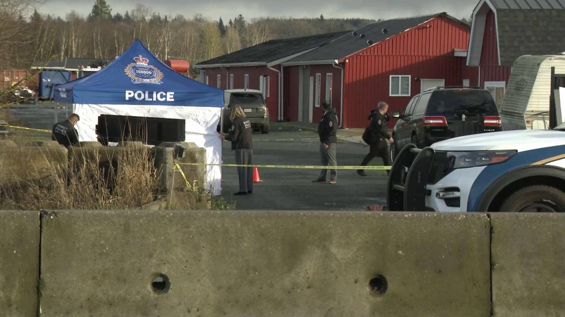 Екипът от отдел „Убийства“ е изпратен в Съри след съобщения за стрелба