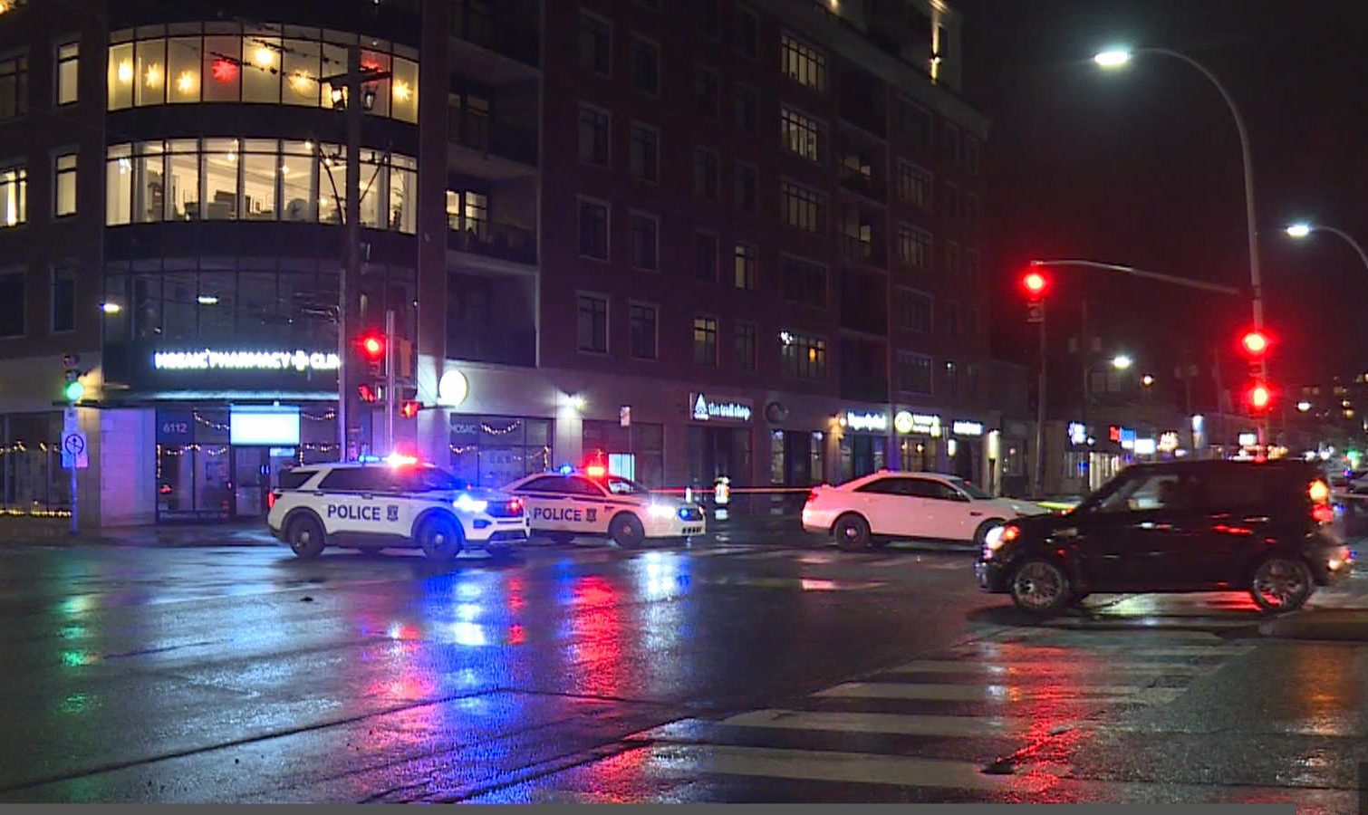 Мъж от Халифакс беше откаран в болница със сериозни наранявания