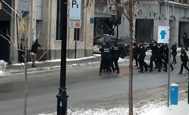 Мъж е откаран в болница след като е бил с