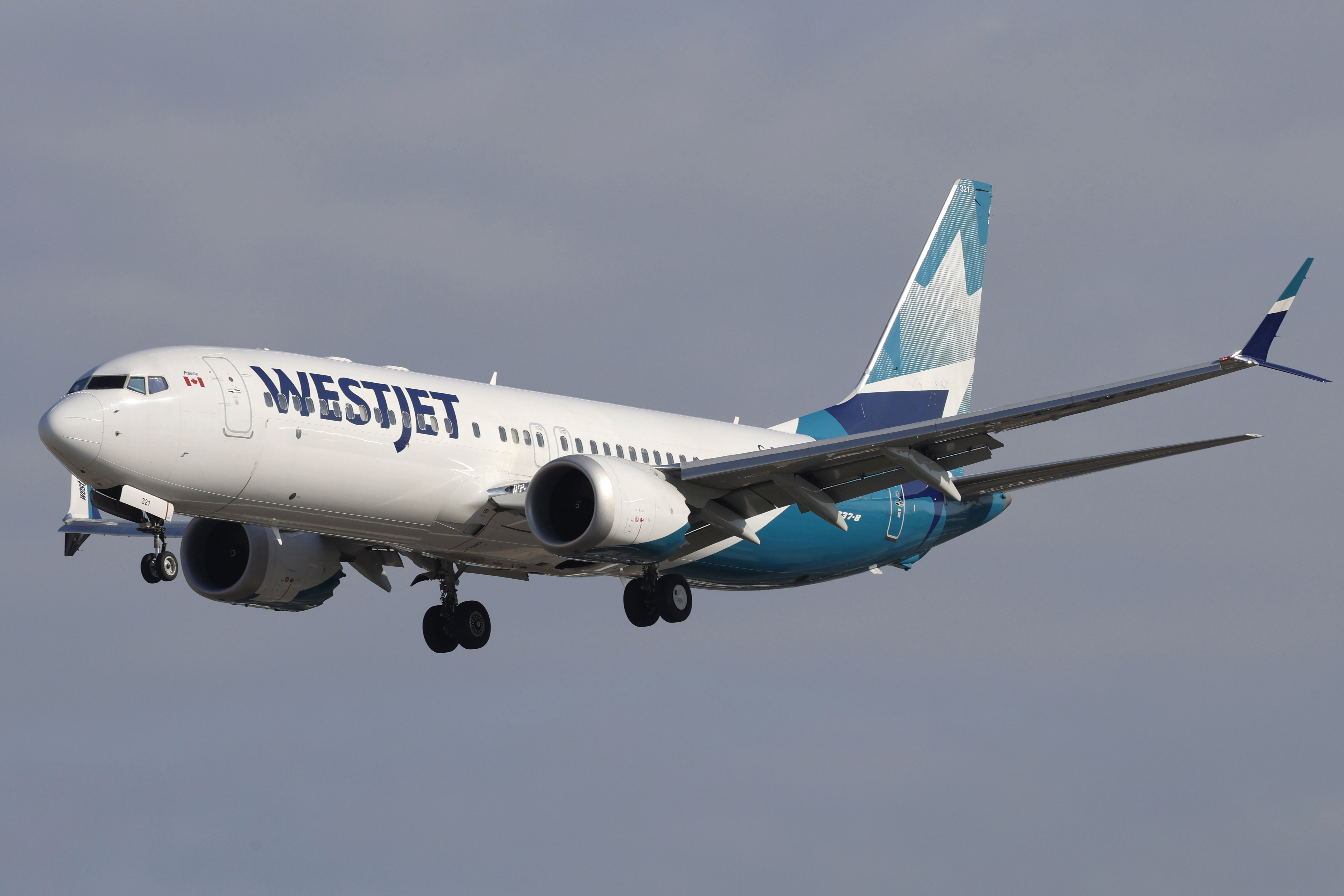 WestJet казва че намаляването на пространството за краката на някои