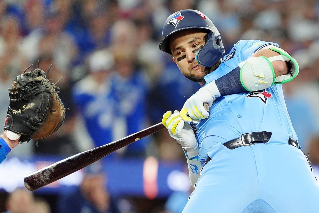 Бо Бичет, сега бивш Синя Джей, се присъединява към Метс с 3-годишна сделка за 126 милиона щатски долара