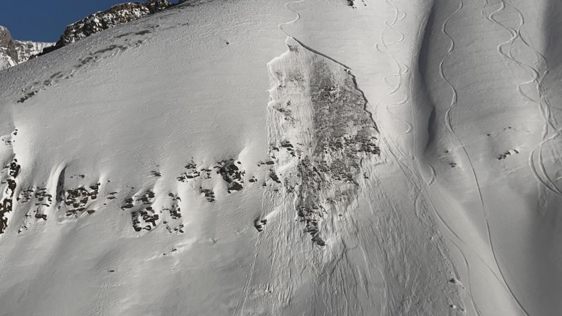 Скиор е в безопасност след като Parks Canada съобщи че