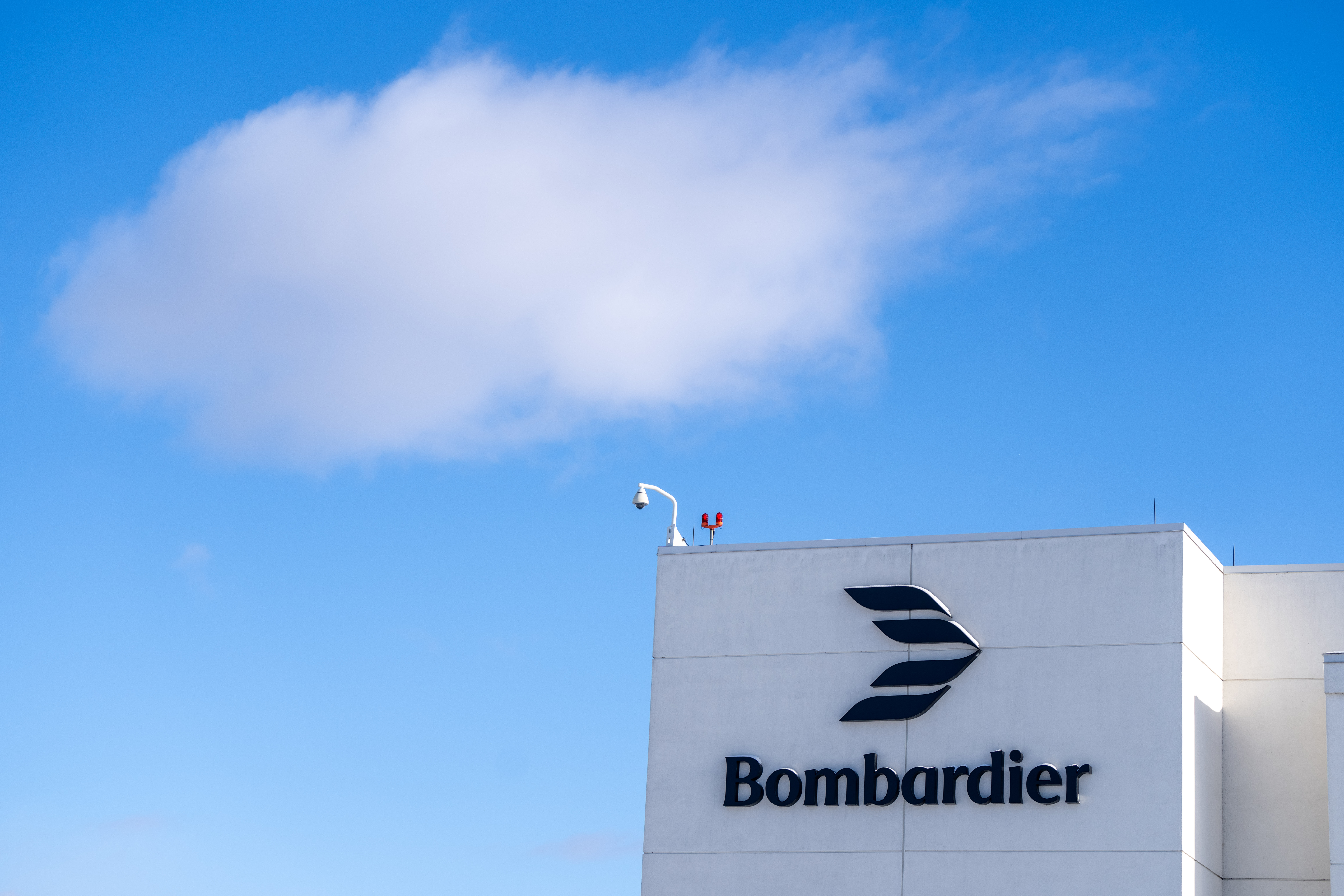 Канадският авиокосмически гигант Bombardier предупреждава за значително въздействие върху въздушния