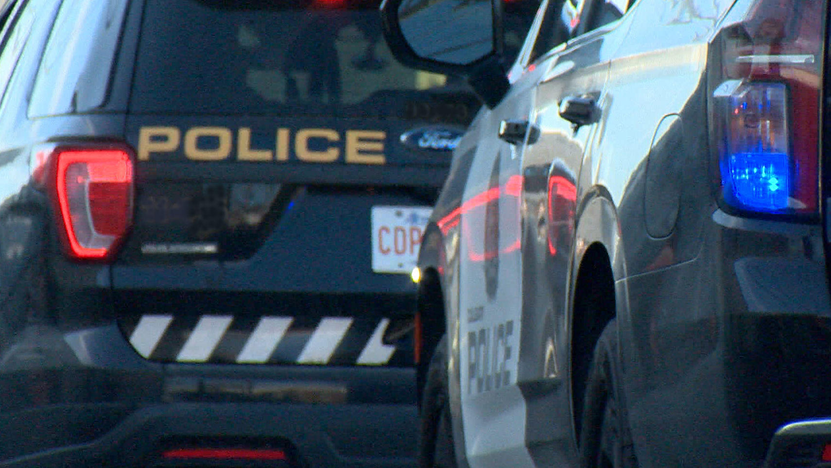 Полицейската служба в Калгари е уволнила един от служителите си