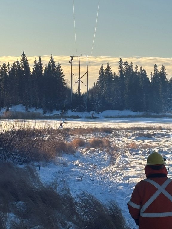 Повреда от огнестрелно оръжие, открита на електропровода, довела до прекъсване на електропровода Pimicikamak: Manitoba Hydro
