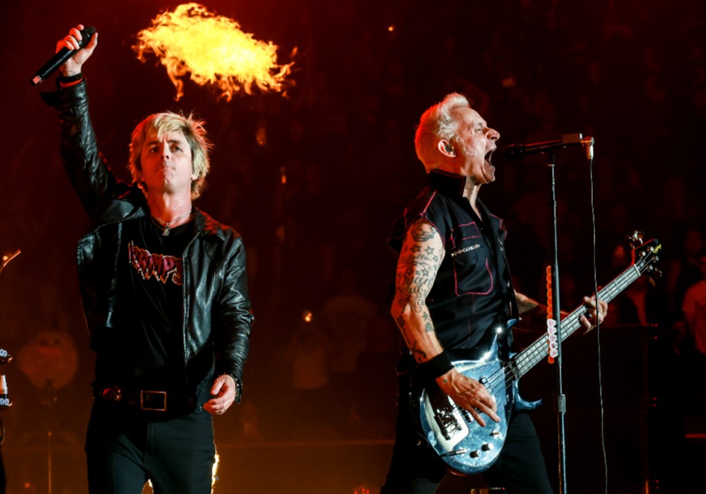 Green Day нападна Имиграционните и митническите органи и съветника по