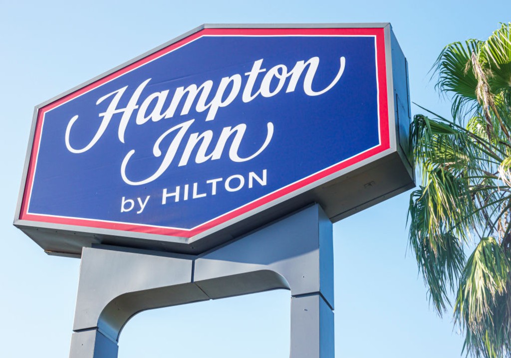 Hilton премахна местоположението на хотел в Минесота заради анулирани резервации на агенти на ICE