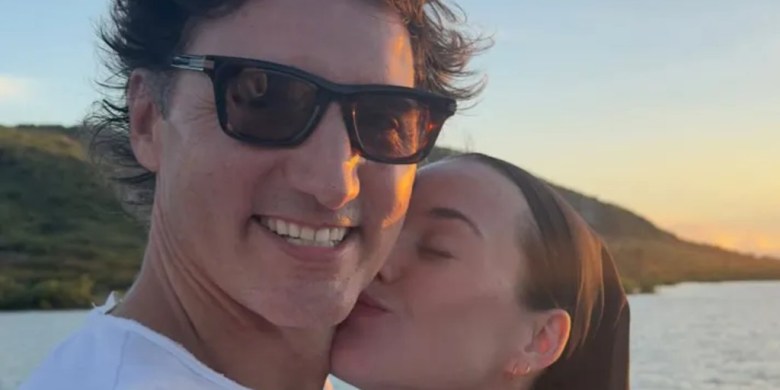 Katy Perry shares batch of 'holidaze' pictures with Justin Trudeau
