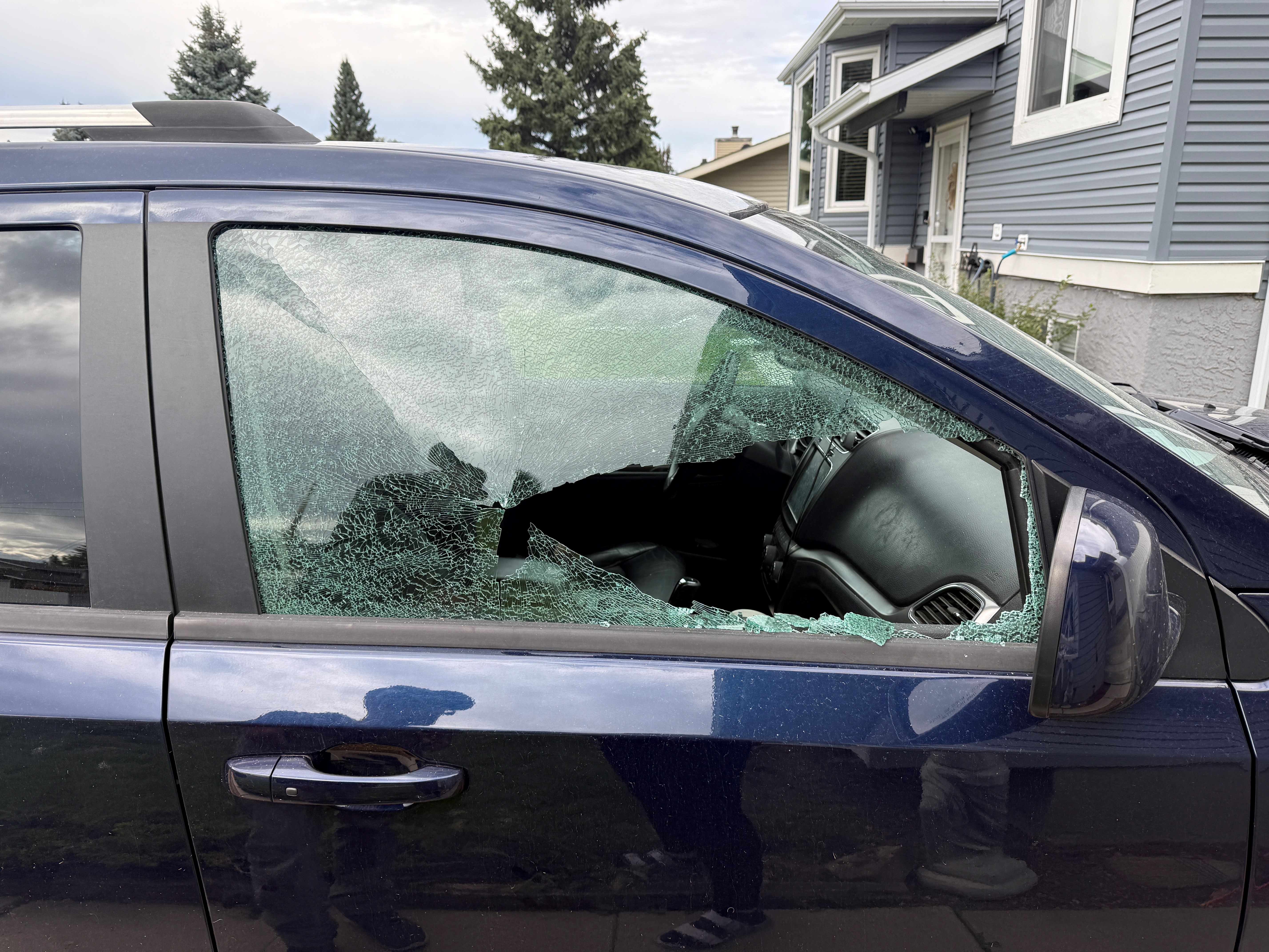 Полицията в Калгари повдигна обвинения срещу 3-ма тийнейджъри във връзка с „ужасяващо“ престъпление