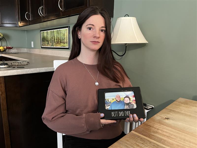 Ерика Снелгроув скърби от месеци Снелгроув казва че нейният баща