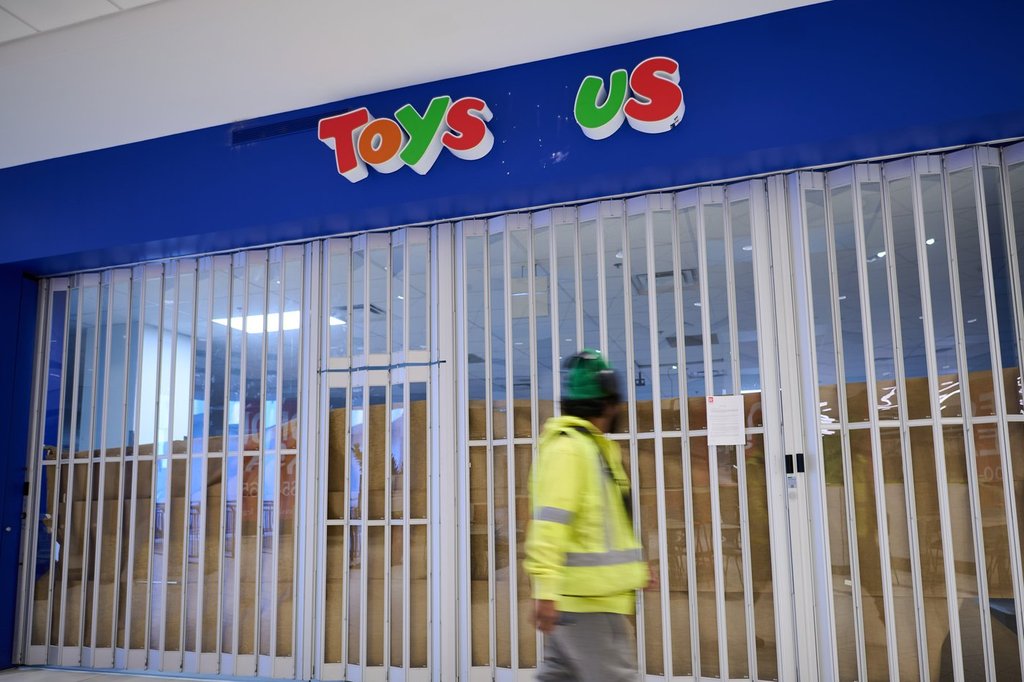 Докато Toys R Us Canada планира повече затваряния на магазини