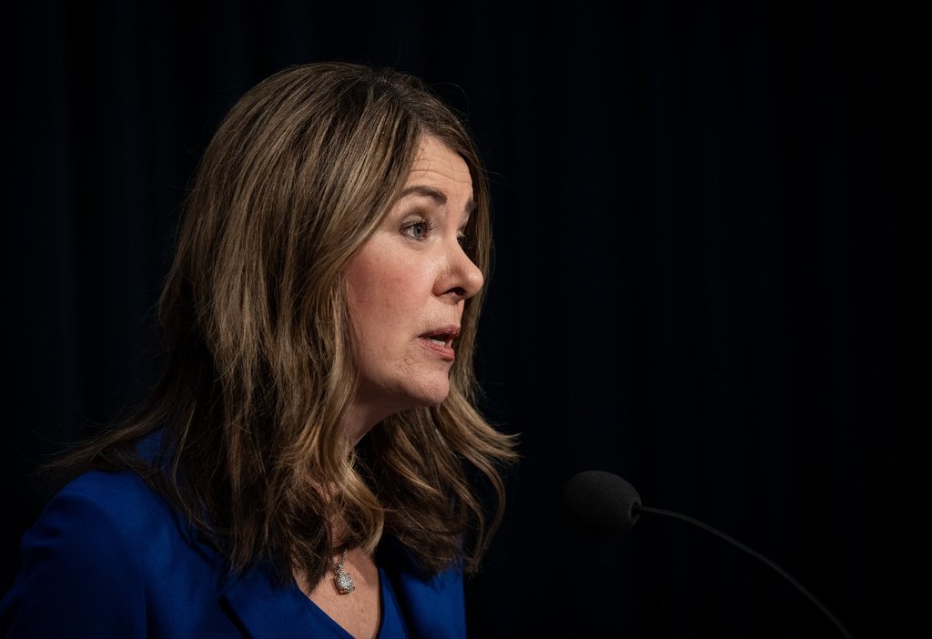 Alberta's Smith says she took private flight on behalf of Saudi government