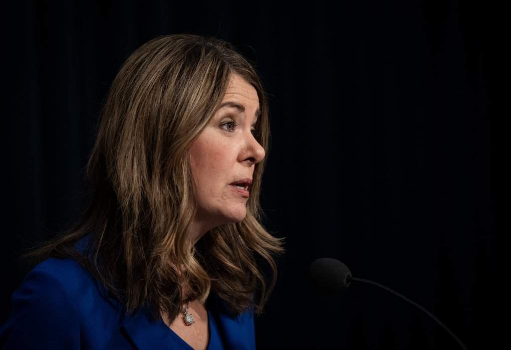 Alberta’s Smith says she took private flight on behalf of Saudi government