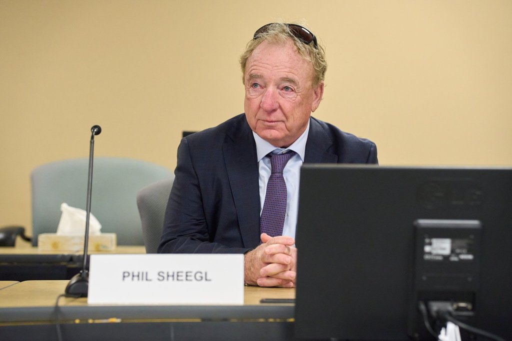 Бивш бюрократ от Уинипег, разпитан при запитване за пари от изпълнител