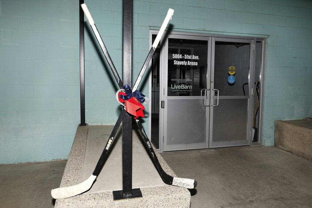 СТЕЙВЛИ – Почитта в цяла Канада и хокейната общност прегърнаха