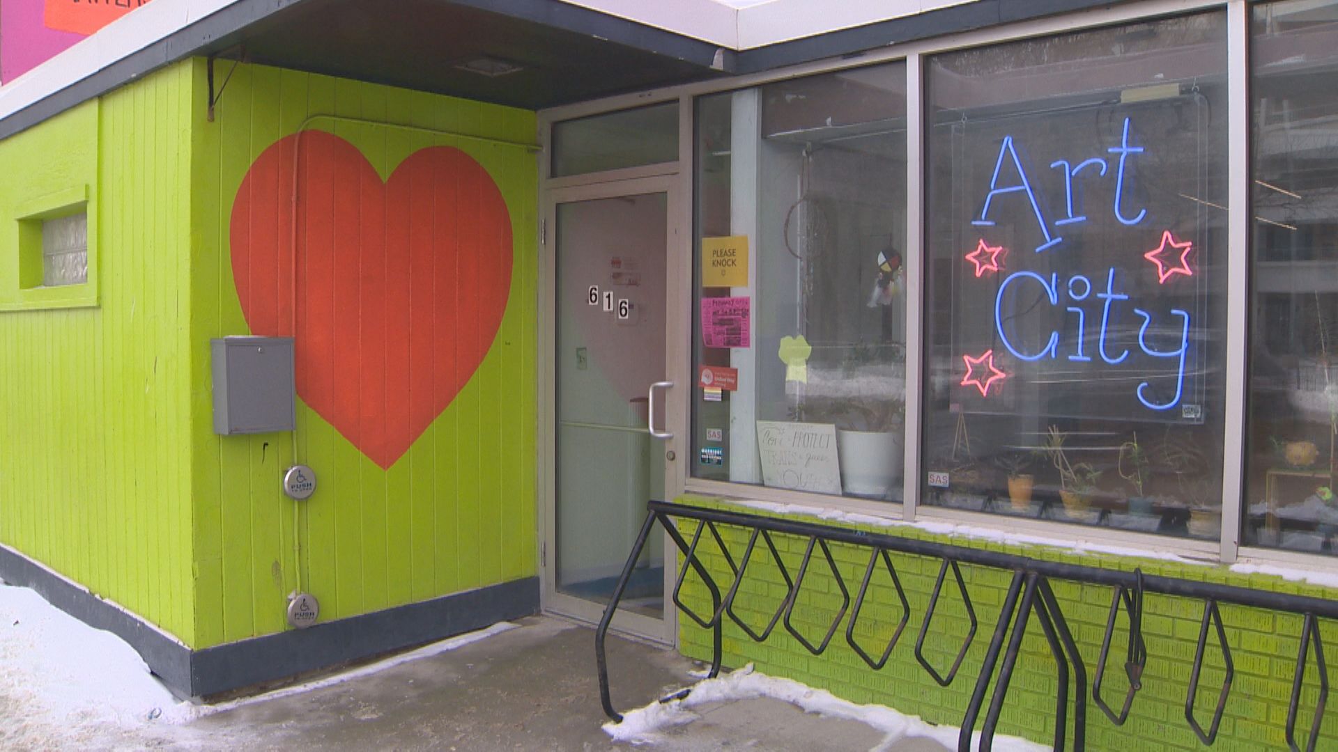 Организация с нестопанска цел от Уинипег изпраща изкуство и подкрепа на Минеаполис