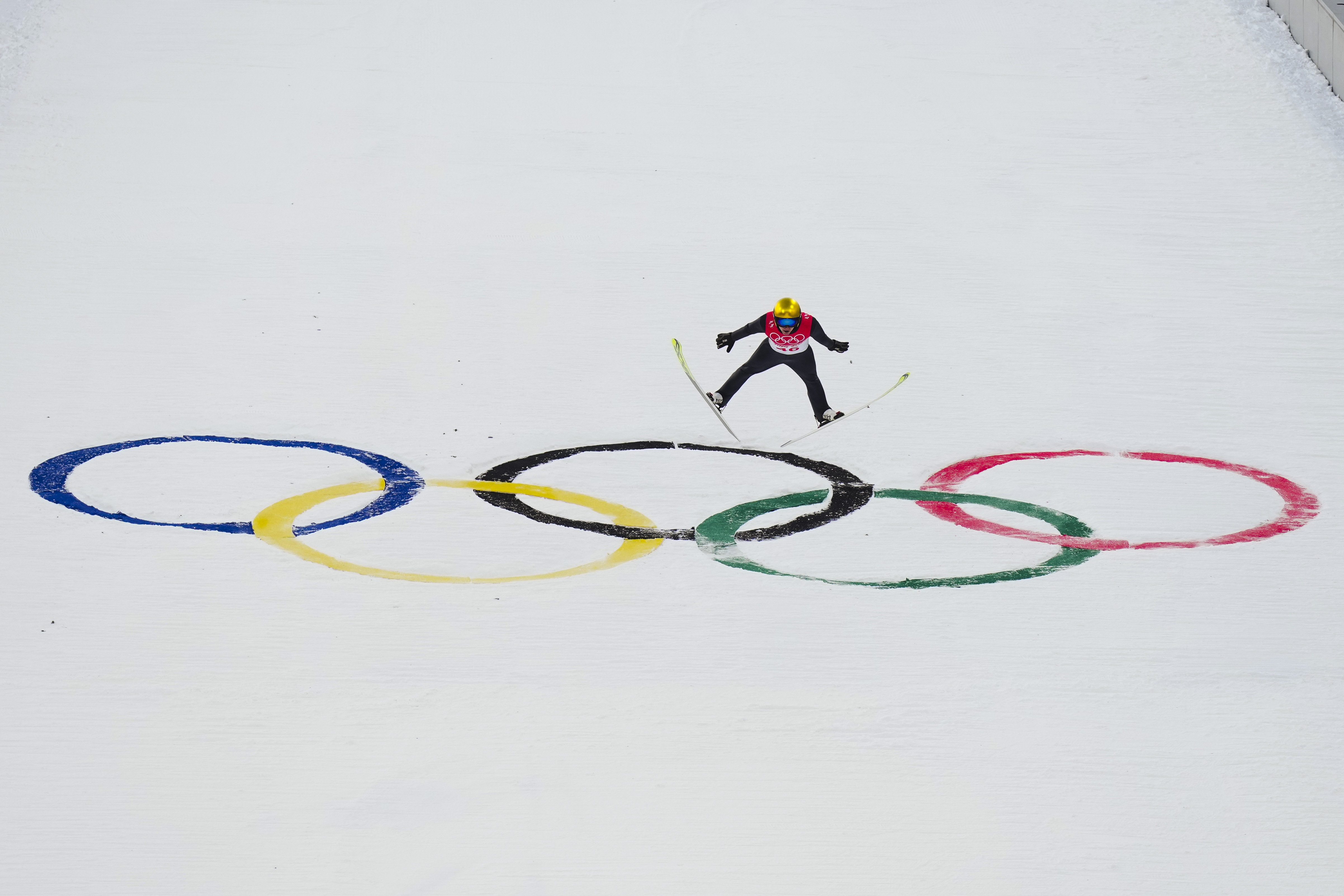 Увеличаването на пениса при олимпийски ски скокове е „див слух“, казват служители