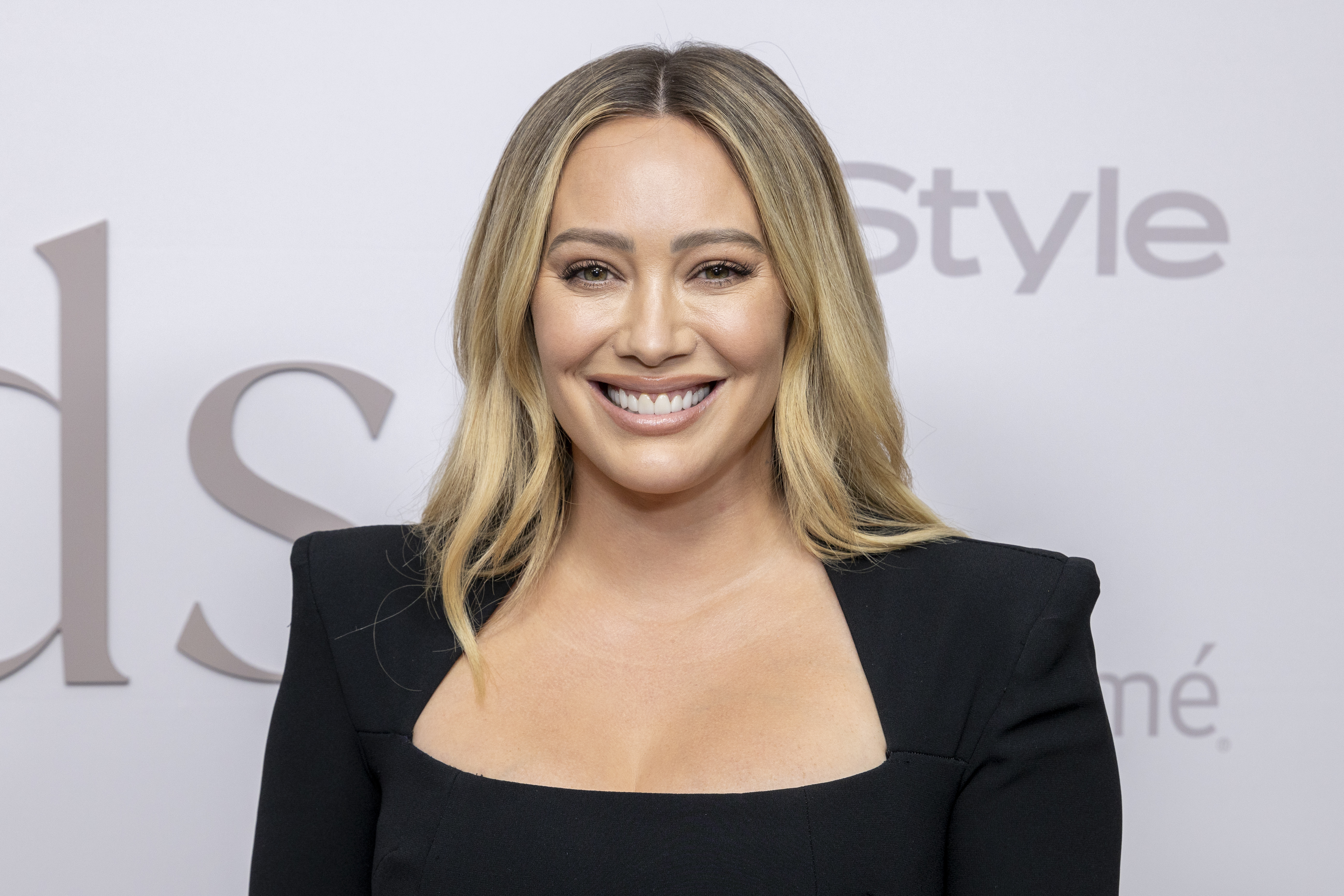 Хилари Дъф обявява световното турне на Lucky Me, включващо 9 канадски града