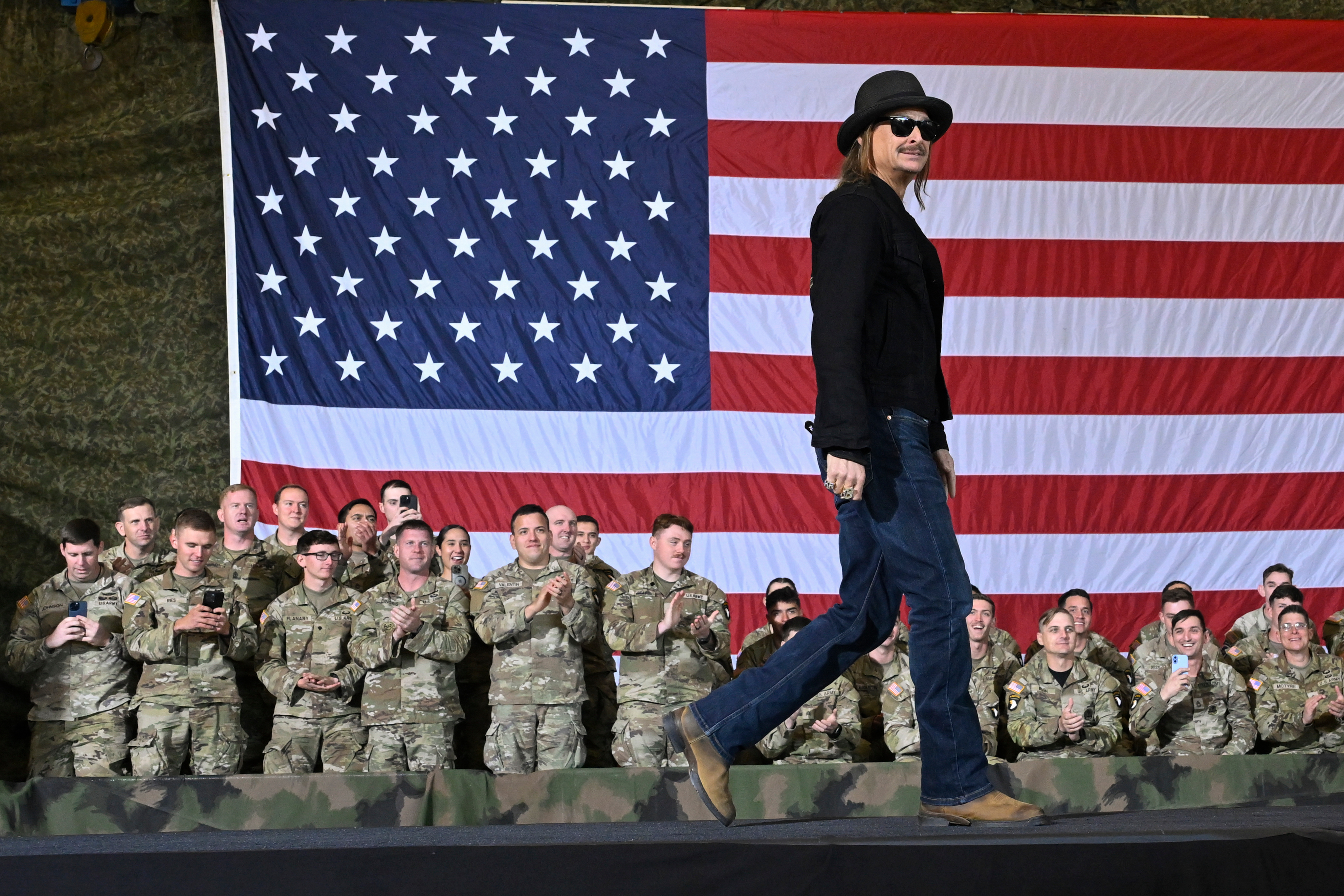 Kid Rock ще оглави „All-American“ алтернативното шоу на полувремето на Super Bowl