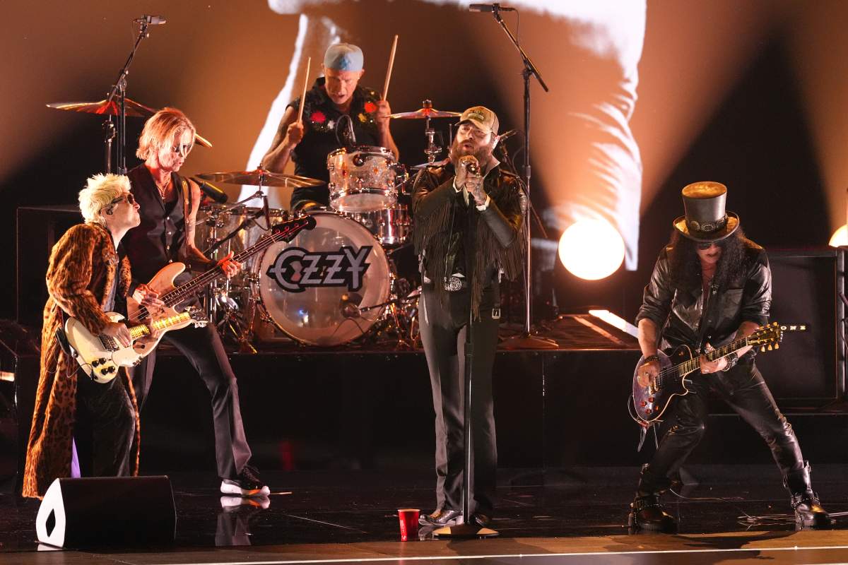Andrew Watt, from left, Duff McKagan, Chad Smith, Post Malone and Slash perrform 'War Pigs' during the in memoriam tribute for the 68th annual Grammy Awards on Sunday, Feb. 1, 2026, in Los Angeles.