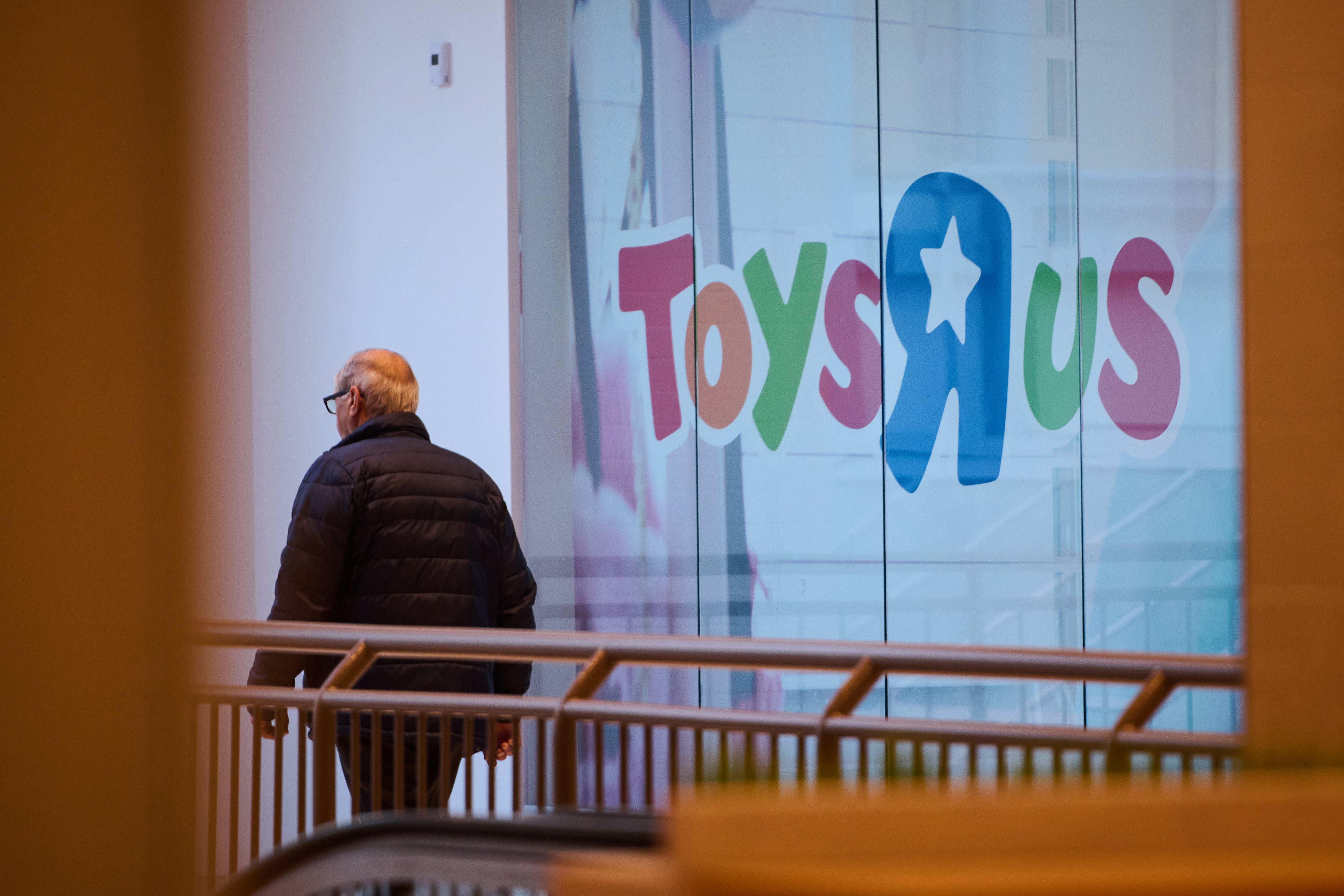 Времето изтича за използване на картите за подарък Toys ‘R’ Us Canada на фона на фалит