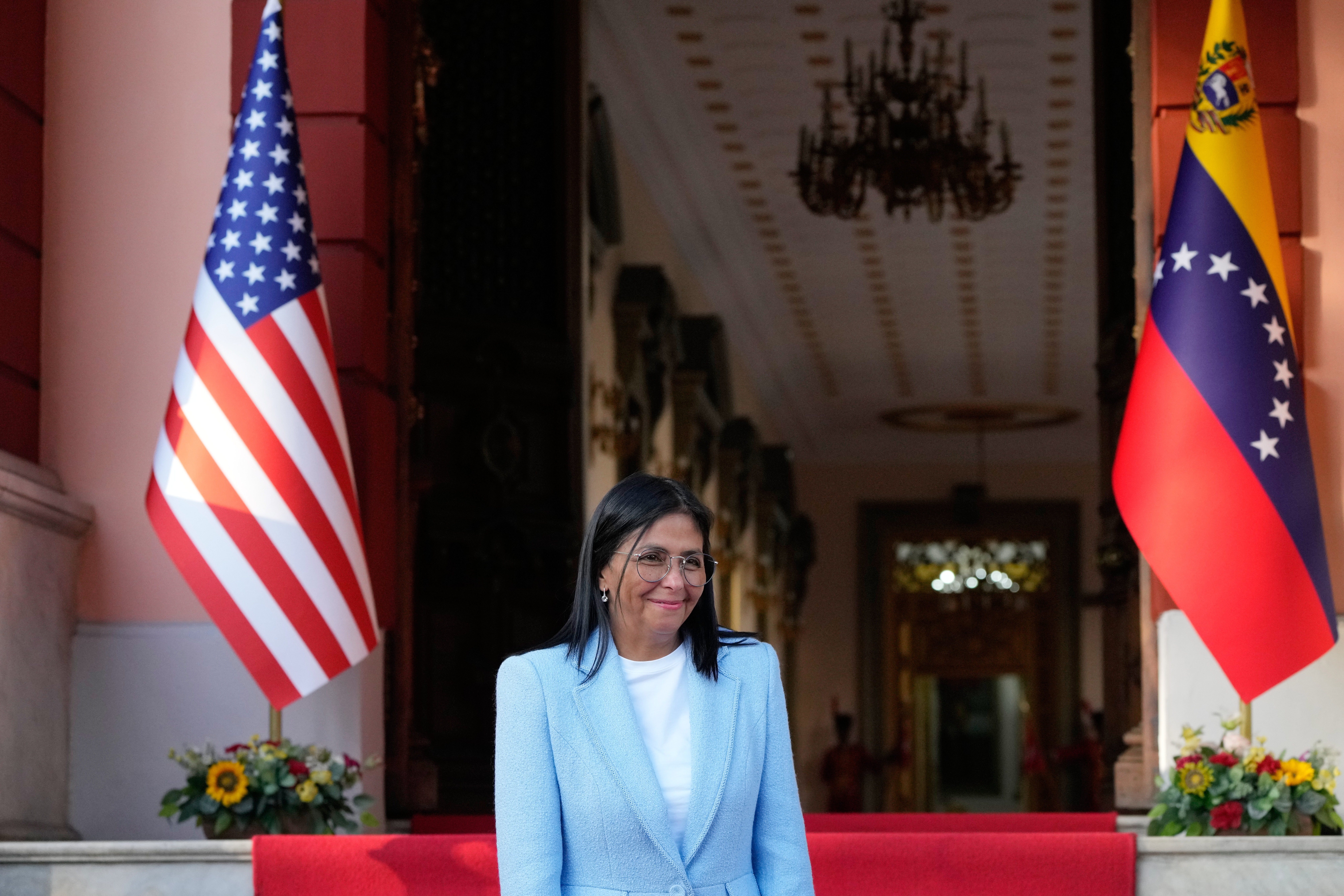 Мадуро остава „легитимният президент“ на Венецуела, каза действащият президент