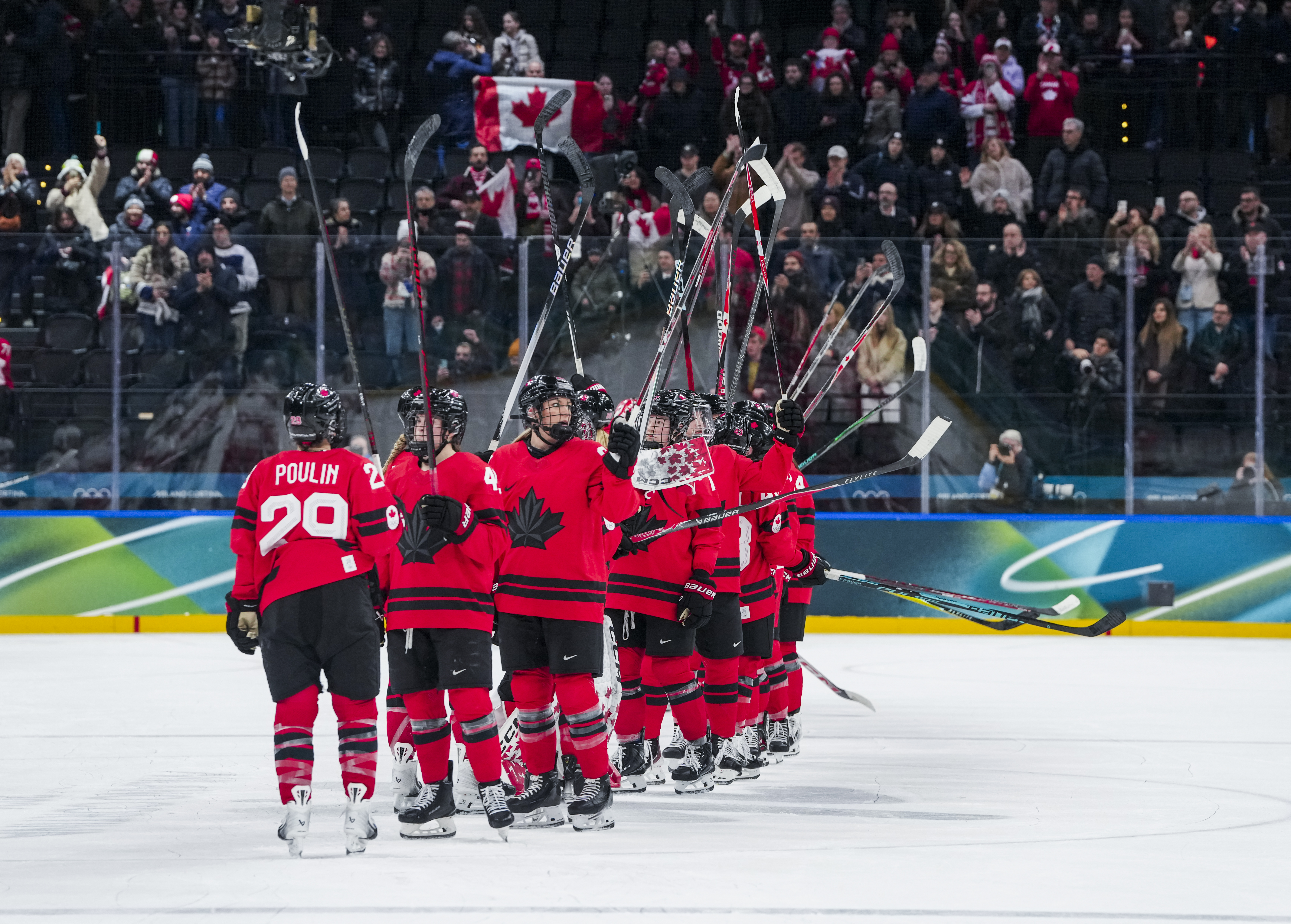 Министърът на образованието на Онтарио нареди на училищните съвети на