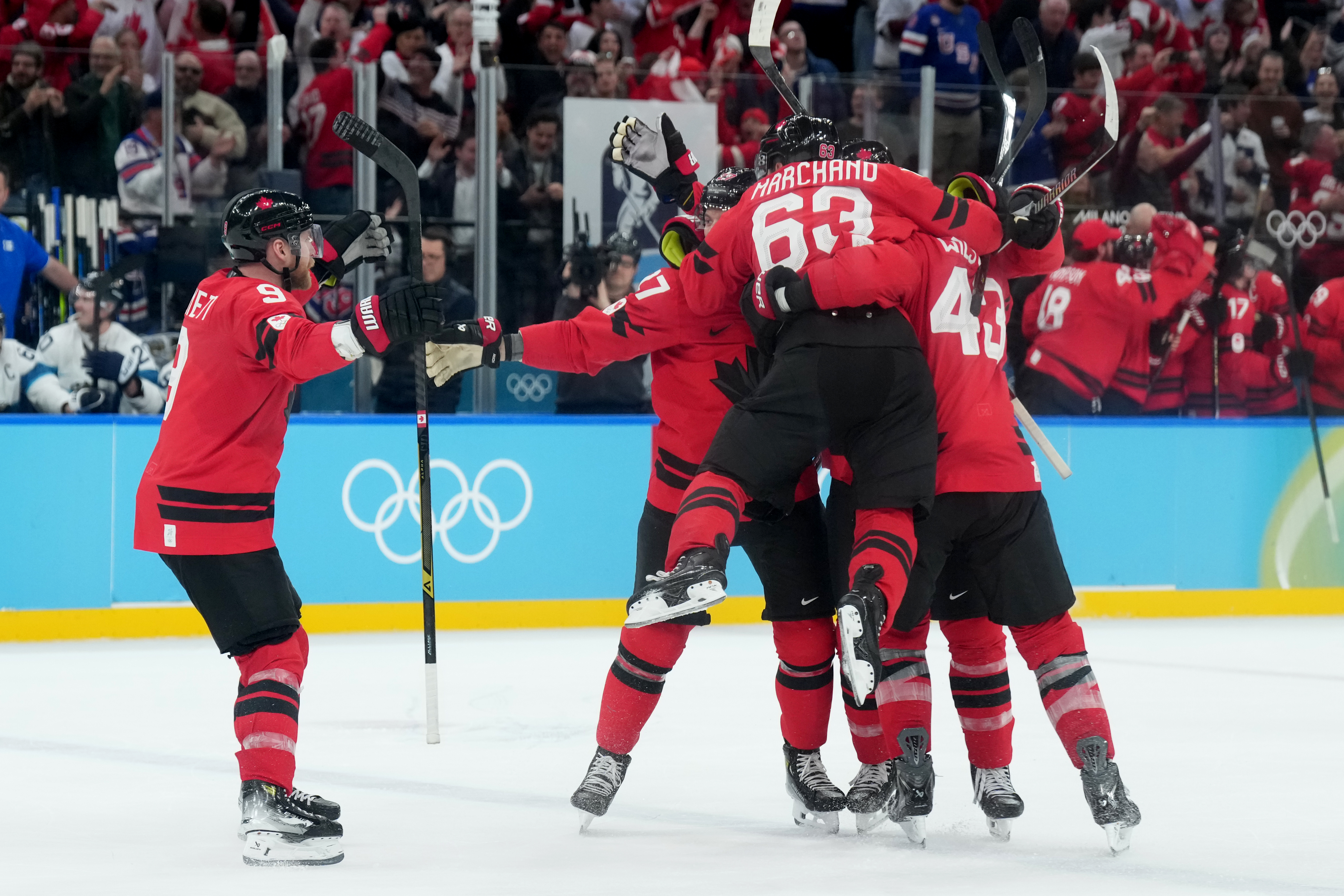 Канада победи Финландия, за да продължи към мача за златни медали по хокей за мъже