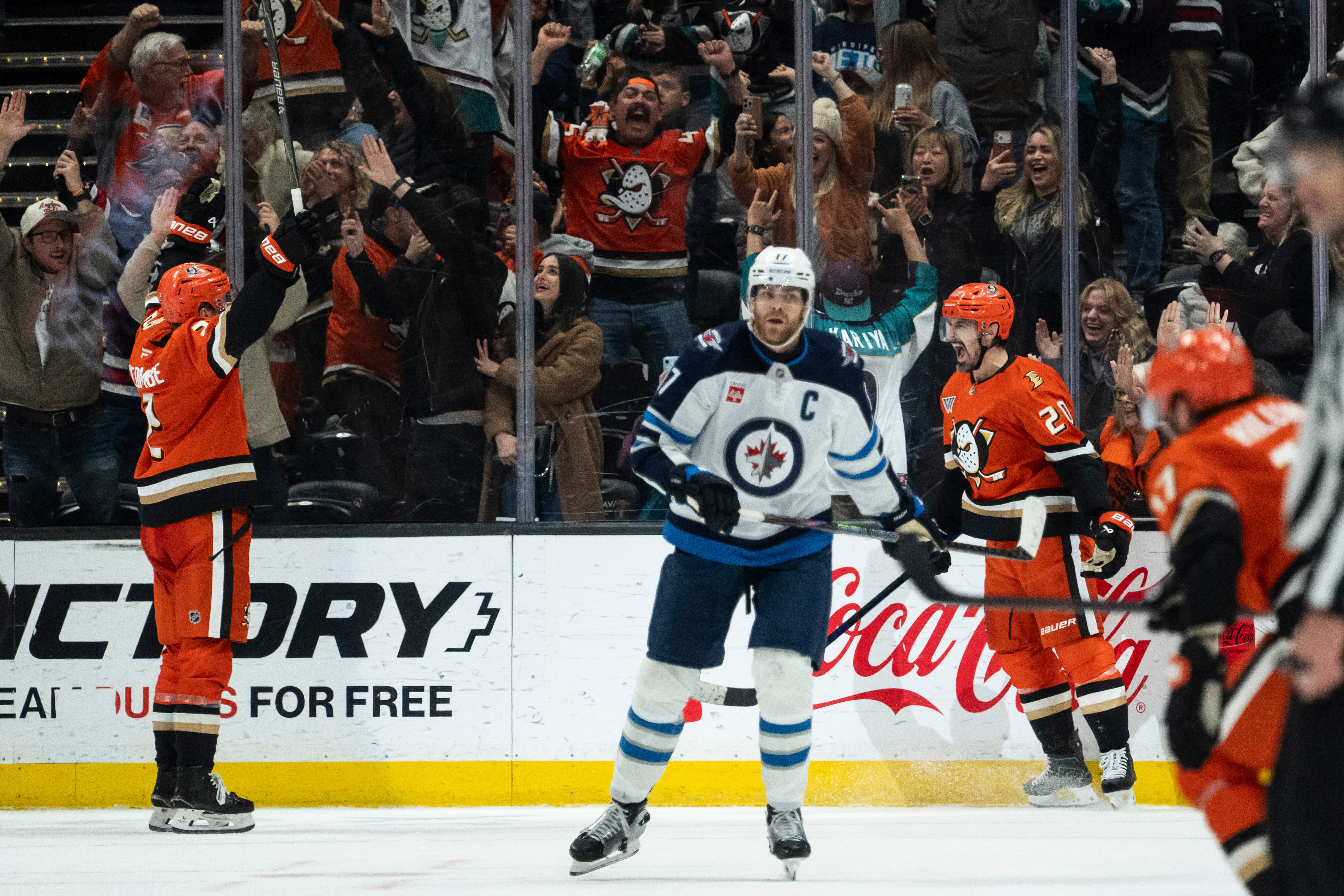 Winnipeg Jets blow two-goal lead in third, fall in OT to Ducks 5-4 – Winnipeg | Globalnews.ca