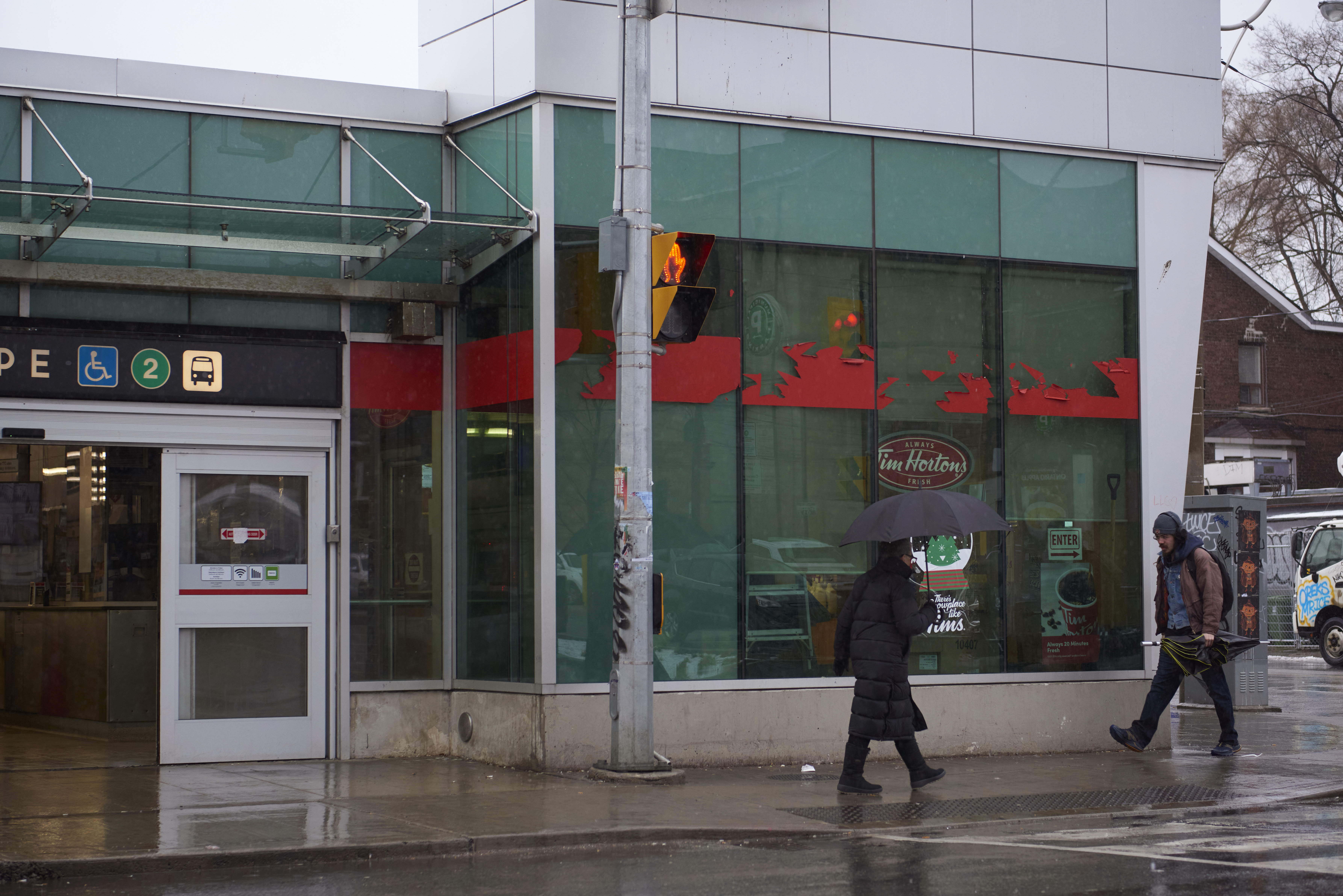 Още сняг и леден дъжд идват в Торонто, южно Онтарио