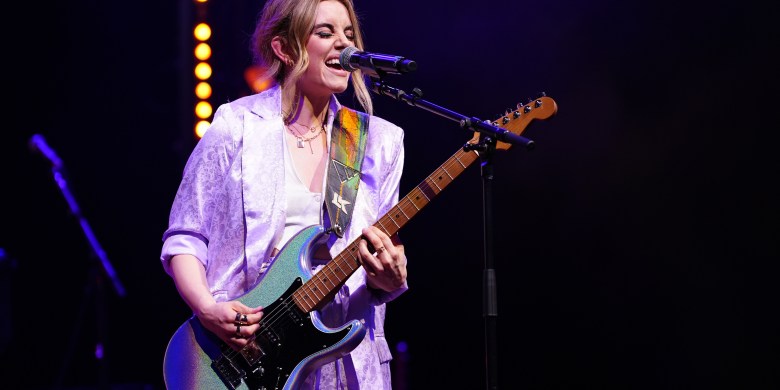 Lindsay Ell on Manifestation and Touring with Shania Twain