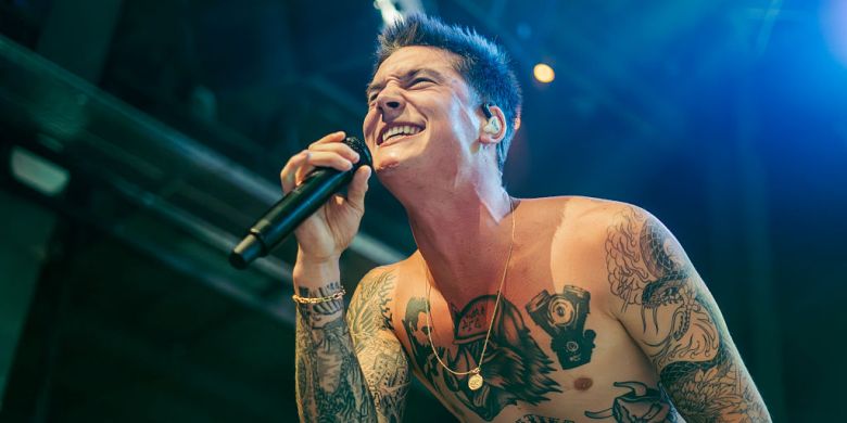 How Cameron Whitcomb’s JUNO-Nominated Album Led to a Brutal Airbnb Review