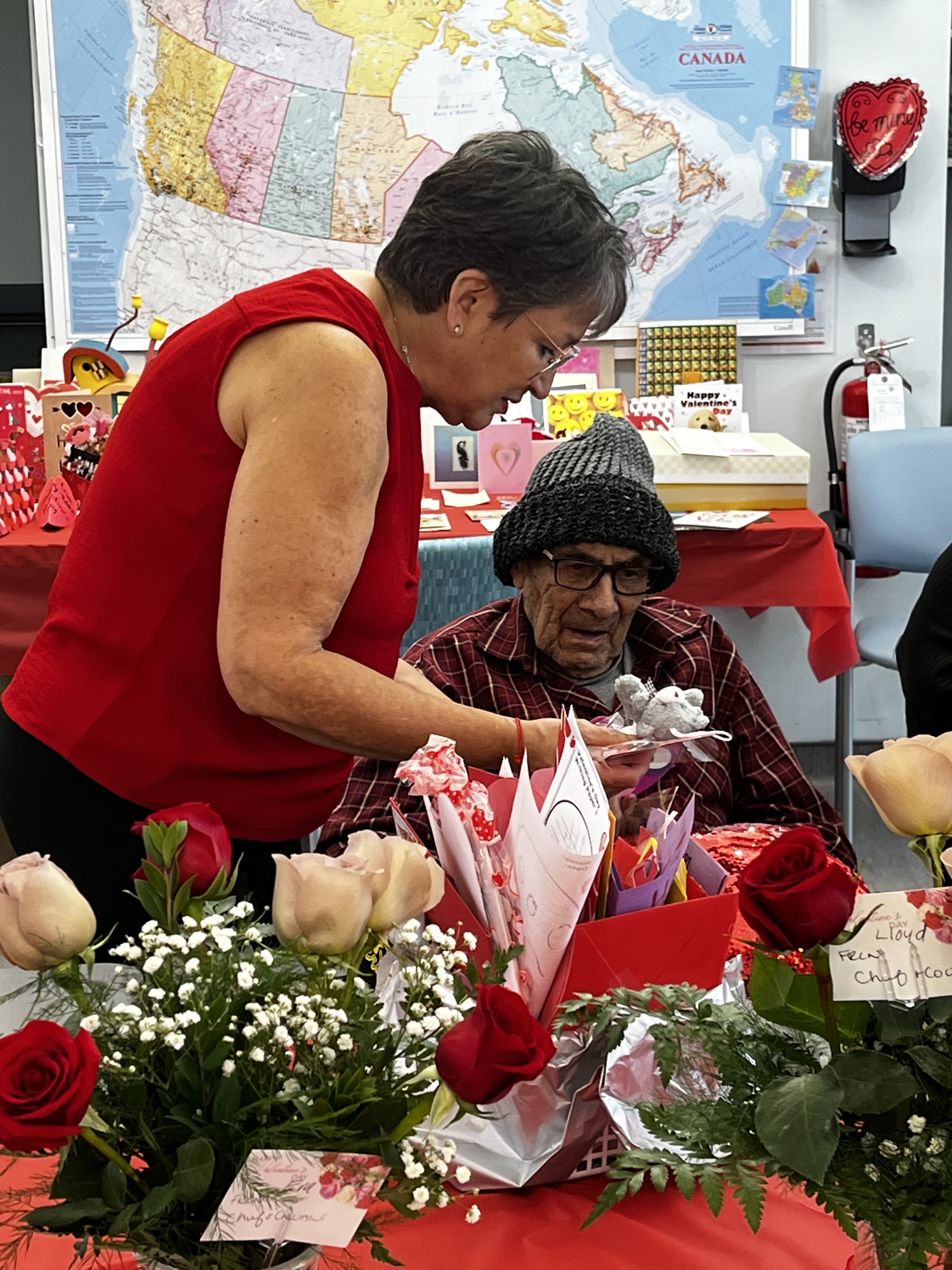 Старейшините от Fisher River Cree Nation бяха обсипани с любов от канадците за Свети Валентин