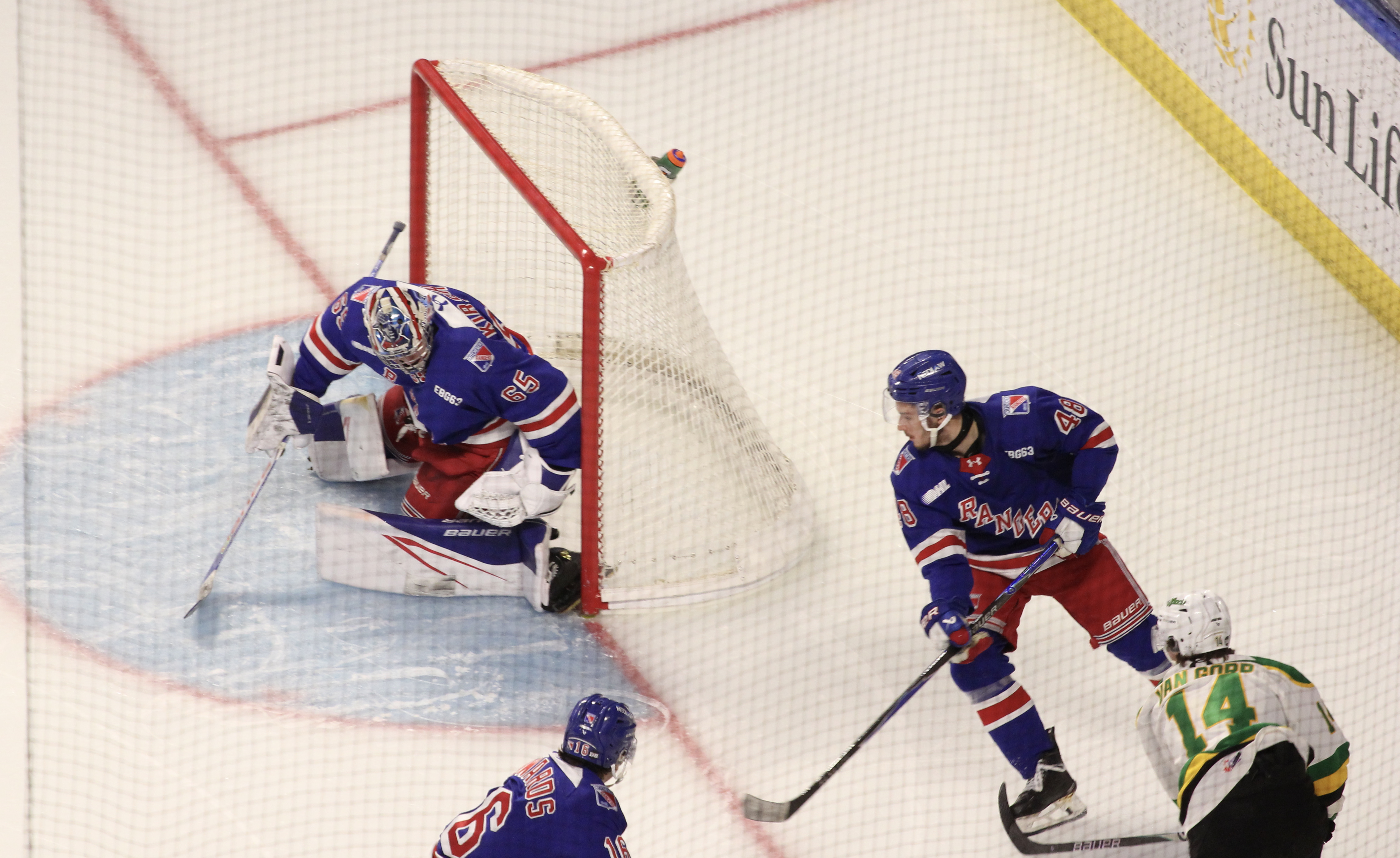Танър Лам и Крисчън Хъмфрис записаха гол и асистенция за