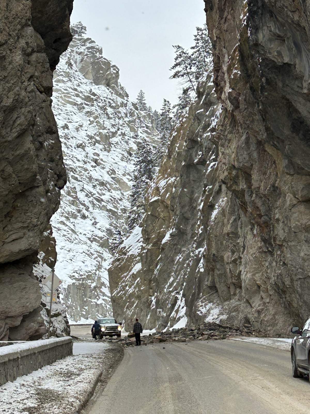 A rockslide has closed Highway 93 between B.C. and Alberta on Wednesday.