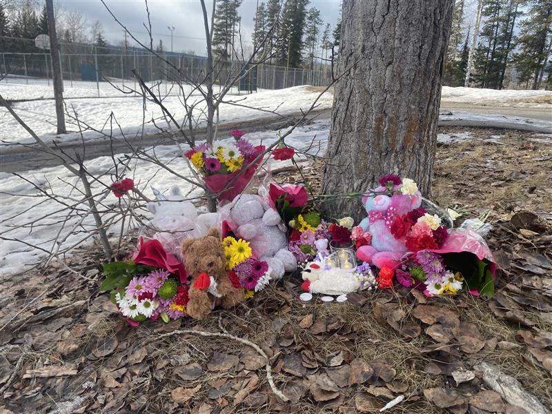 Общността на Тъмблър Ридж продължава да скърби след като масова