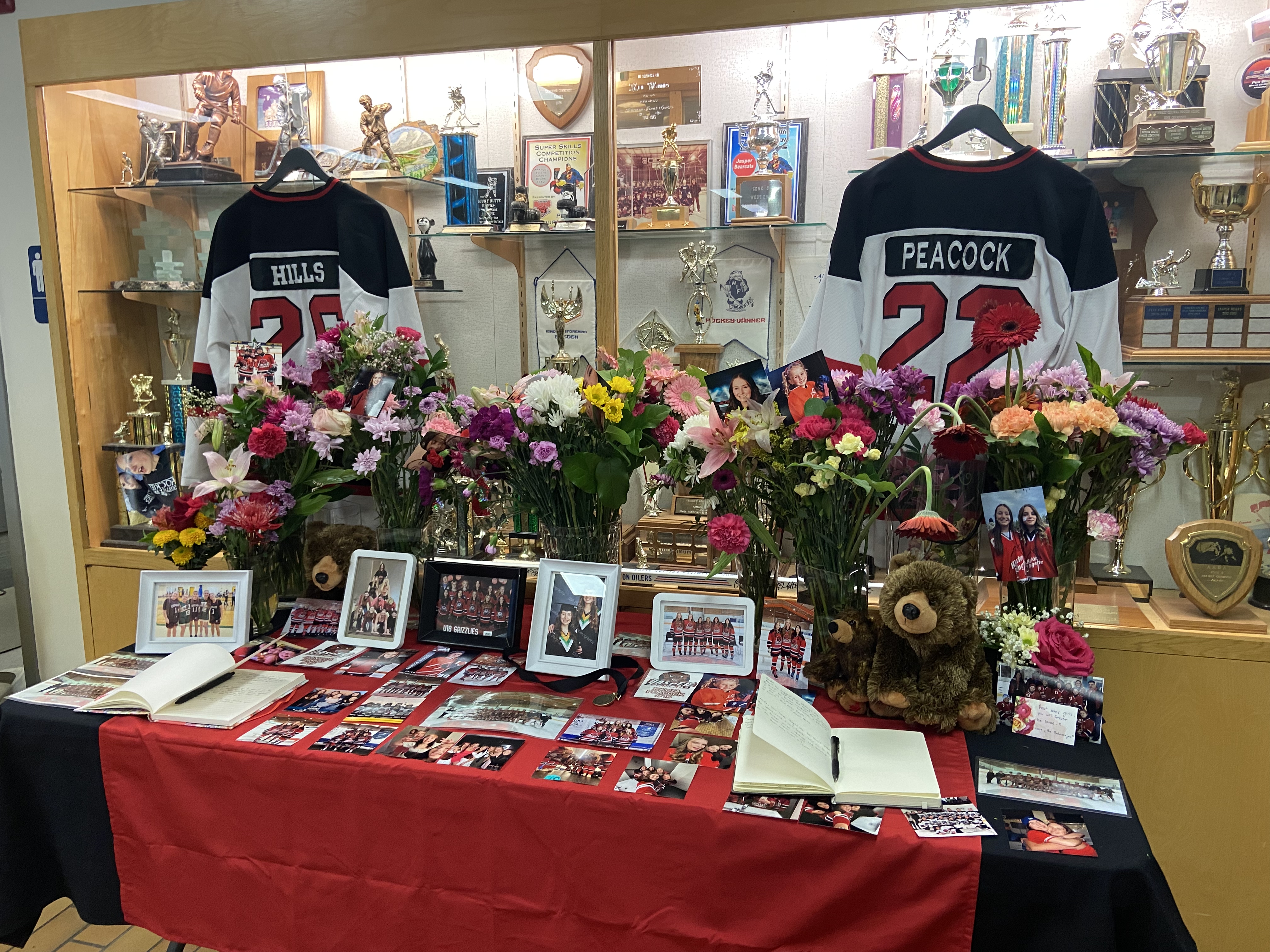 Best friends who played on Jasper hockey team remembered as ‘bright shining lights’  | Globalnews.ca