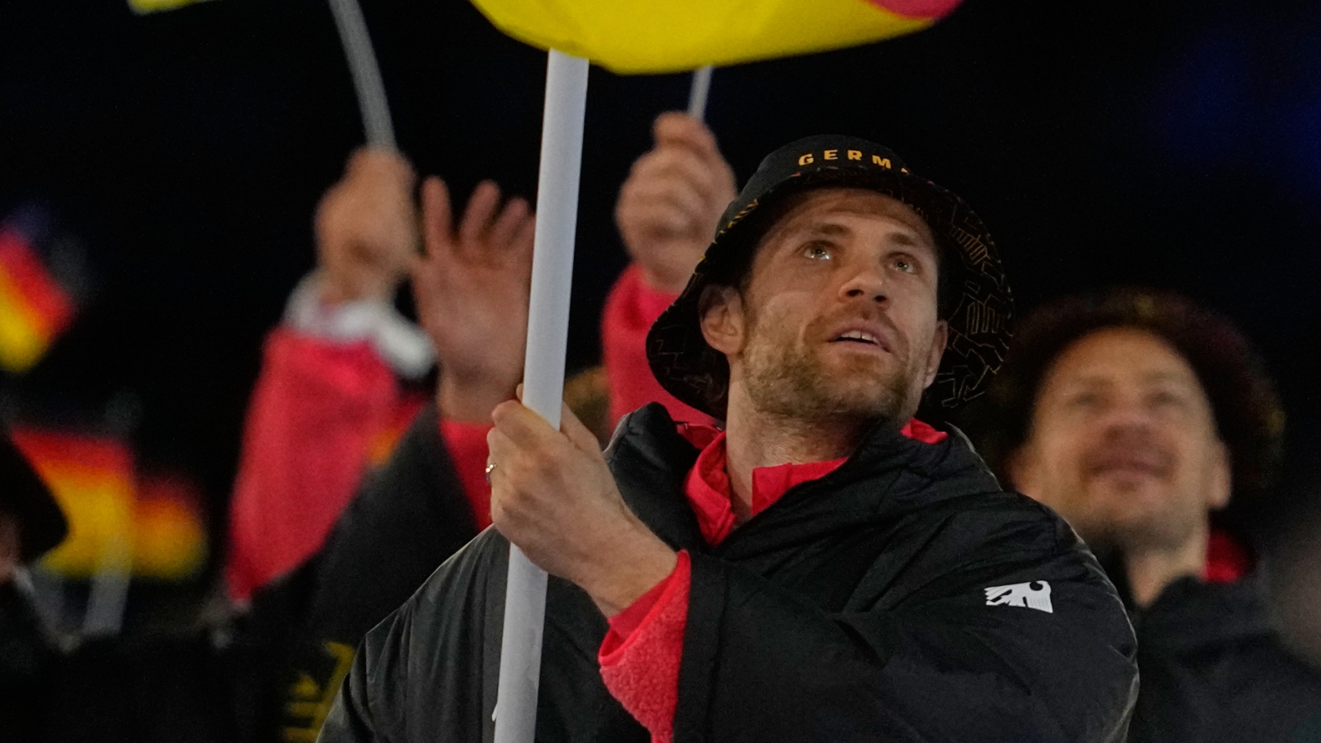 Леон Драйзайтл представляваше родния си фронт и център като знаменосец