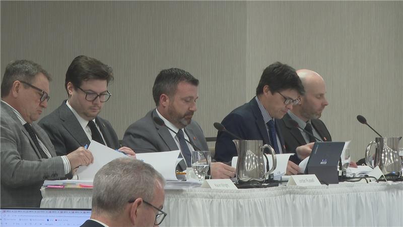 Изслушването на борда по енергетика и комунални услуги EUB относно