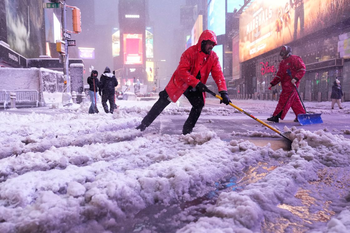 Blizzard slams into northeastern U.S., with intense snow and travel bans