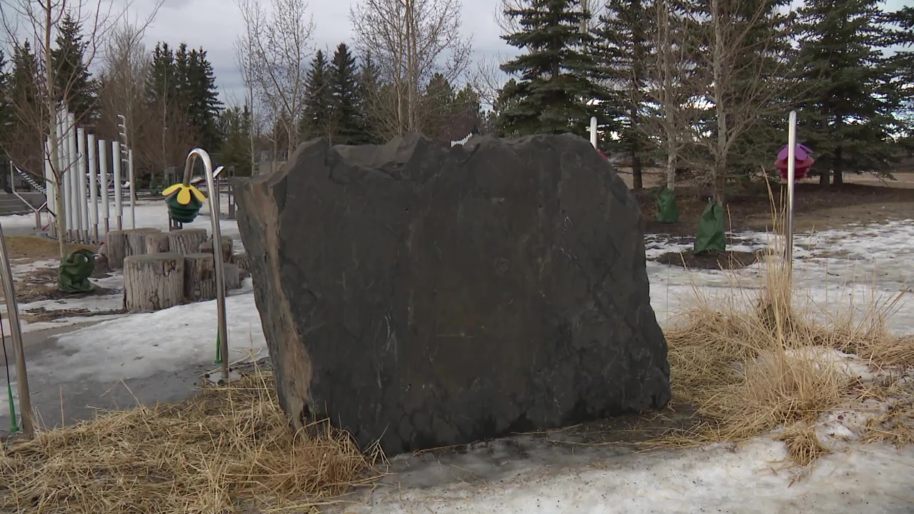 Родителите молят за връщане на паметната плоча в чест на жертвите на клането в Брентуд 5 в Калгари