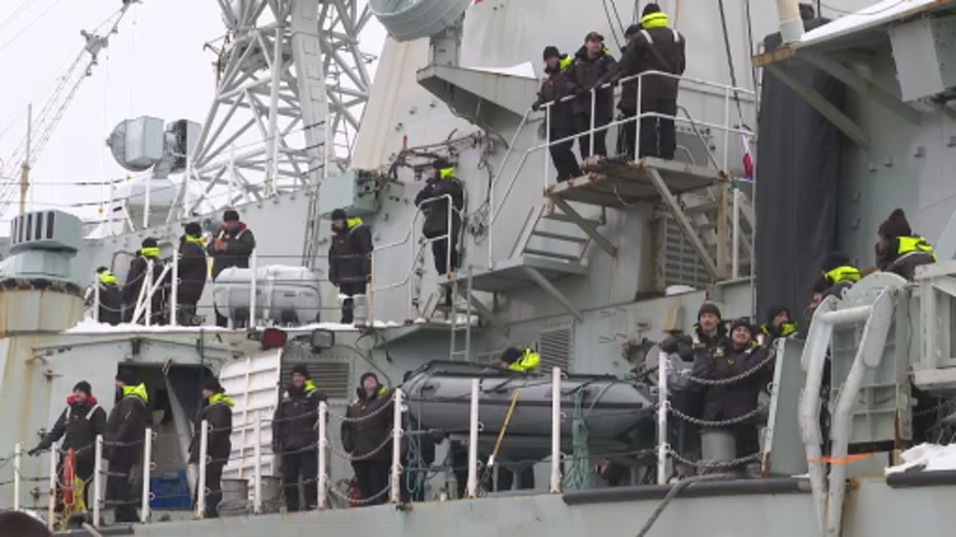 HMCS Charlottetown напусна родното си пристанище Халифакс започвайки шестмесечно разполагане