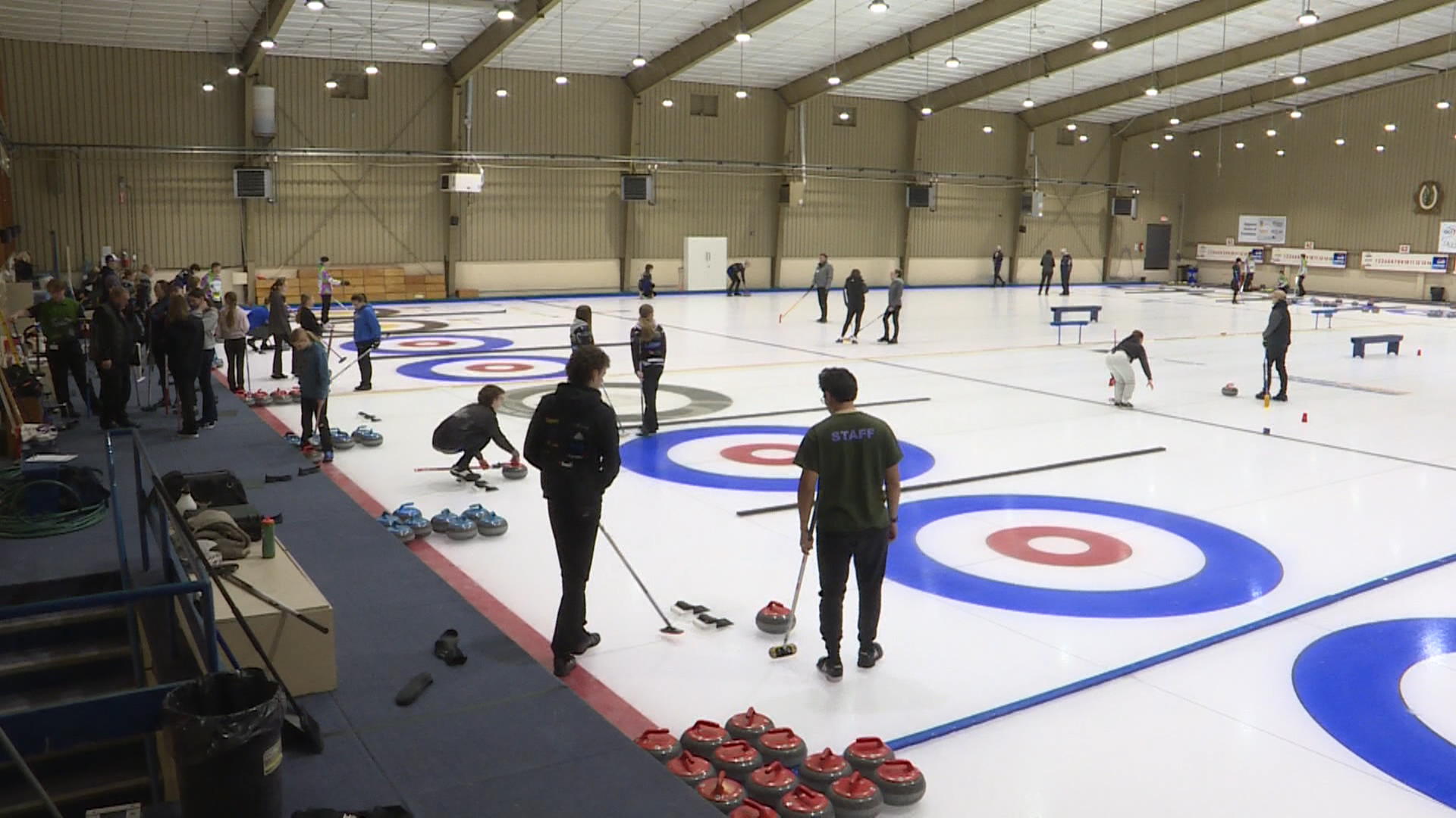 Младежки кърлинги в Уинипег, вдъхновени от Олимпийските игри