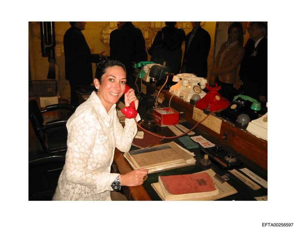 Гислейн Максуел бившата приятелка на Джефри Епщайн отказа да отговори